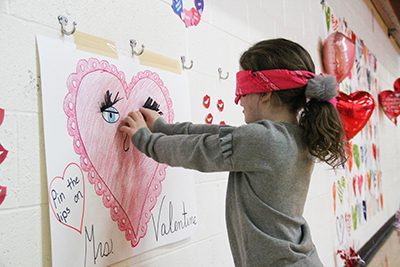 pin the lips on the valentine